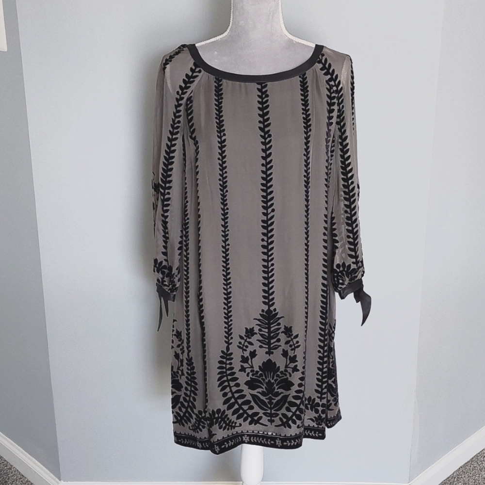 NWT Nine West silk/rayon gray and black dress, velvet decoration. Size 10.